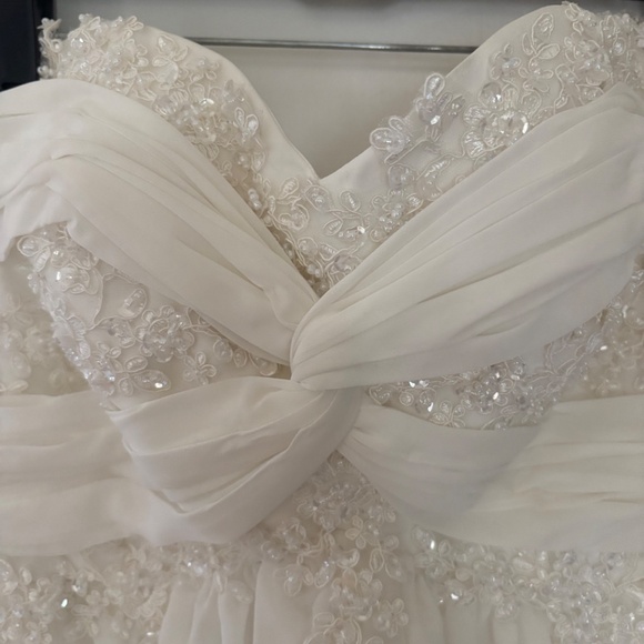 White gown with bead detail and small train - Picture 9 of 14